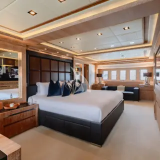 ROYALE X - Master cabin 