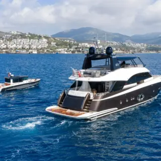 BELLA LUNA - Underway with tender