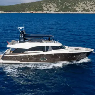 BELLA LUNA - Profile underway
