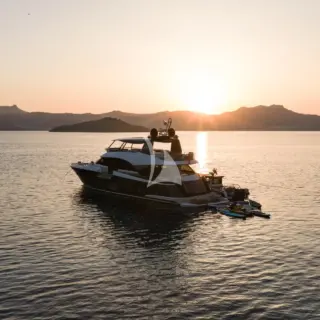 BELLA LUNA - Evening at anchor