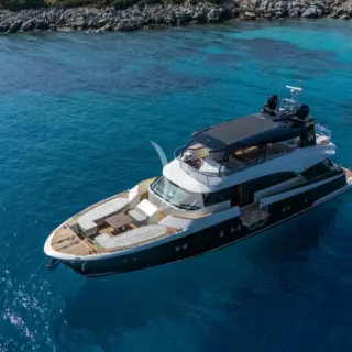 BELLA LUNA - Aeriel view at anchor