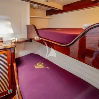 WHITEFIN - Twin Cabin