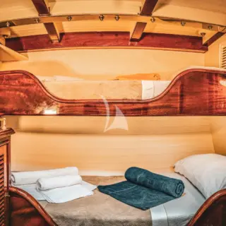 WHITEFIN - Twin Cabin