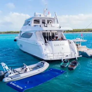 Gail Force II Tender, Rib and toys