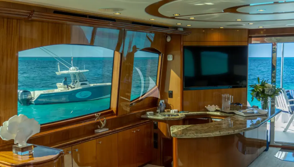 GAIL FORCE II - Salon Bar looking aft