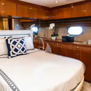 GAIL FORCE II - Starboard VIP Queen Stateroom 