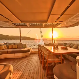 MAGIC MOMENTS 3 - Sistership (Flybridge)