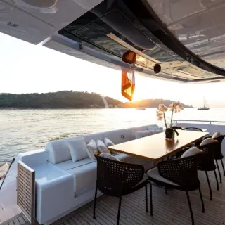 RAPH SEVEN II - Main deck aft