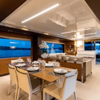 RAPH SEVEN II - Salon (the piano is no longer onboard)