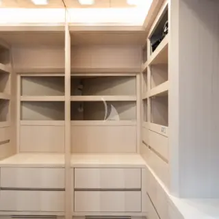 ROCCO - MAIN DECK MASTER CABIN CLOSET