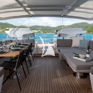 RADIANCE - Cockpit dining and lounging options