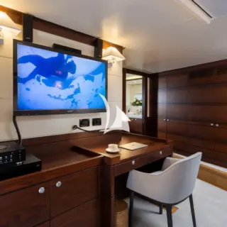 RADIANCE - Master cabin desk