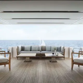 RAPH SEVEN - Main deck aft