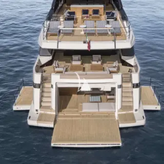 RAPH SEVEN - Beach Club