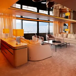RAPH SEVEN - Main Salon