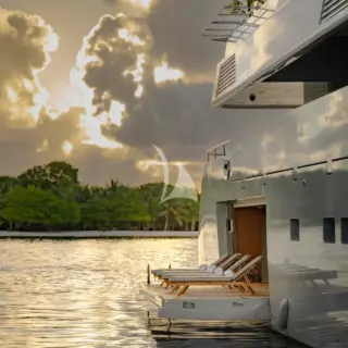 PLANET NINE - Beach Club Balcony