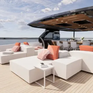 LULUS - Sun deck loungers