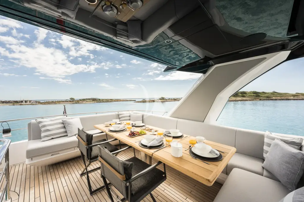 SWEET CAROLINE - FLYBRIDGE AL FRESCO DINING