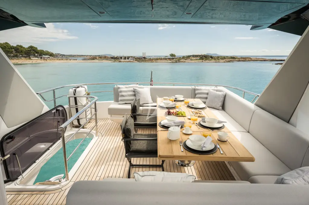 SWEET CAROLINE - FLYBRIDGE AL FRESCO DINING