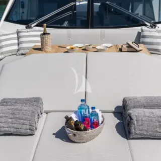 SWEET CAROLINE - BOW SUNBEDS AND LOUNGING AREA