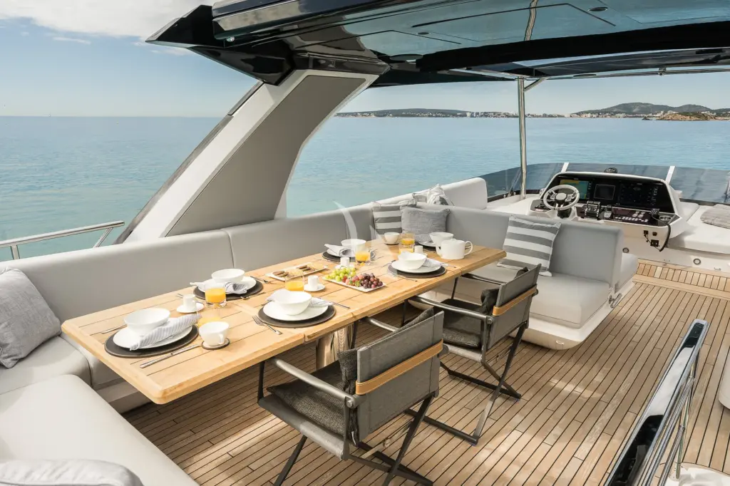 SWEET CAROLINE - FLYBRIDGE AL FRESCO DINING