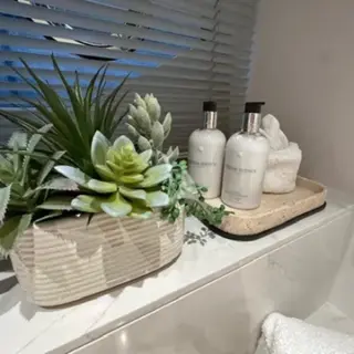 SWEET CAROLINE - MASTER BATHROOM