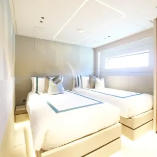 WHITE STAR - Starboard Forward Convertible Cabin 