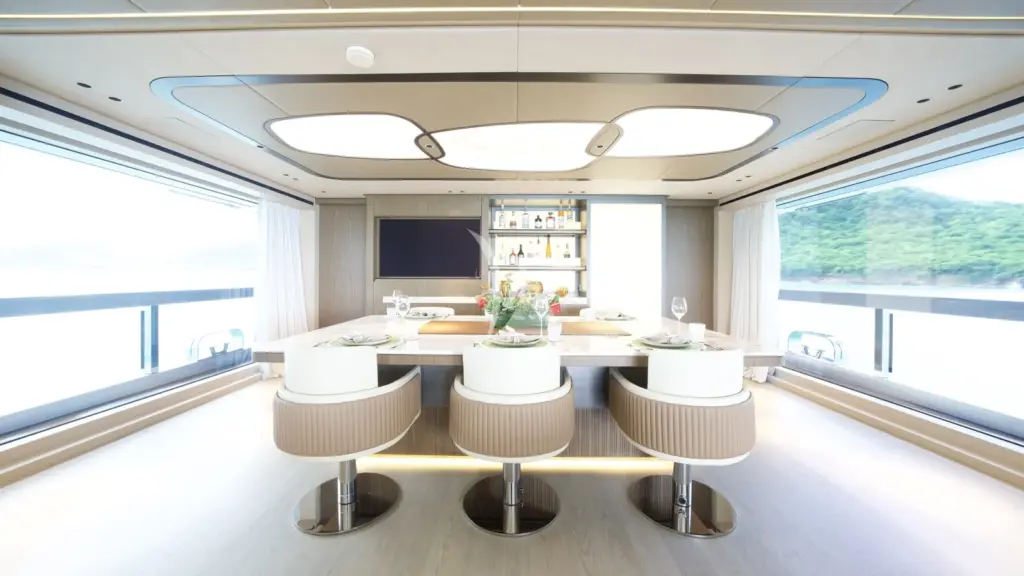 WHITE STAR - Main Salon dining 