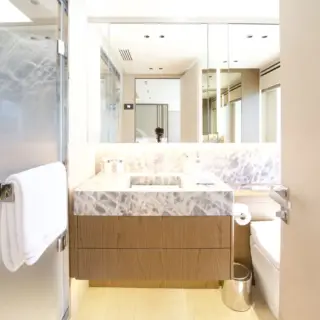 WHITE STAR - Master Cabin En Suite - His and Hers