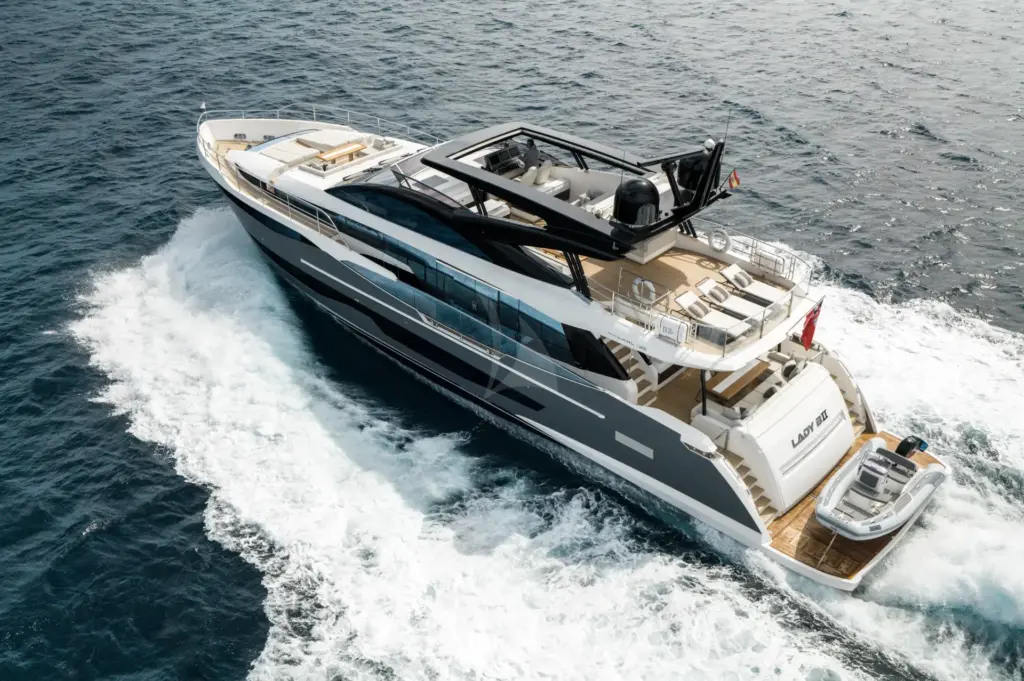 LADY B II - Image 2