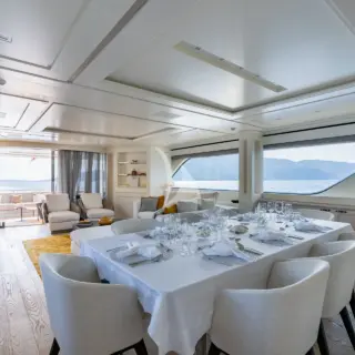 VALENTINA II - Main salon & dining area