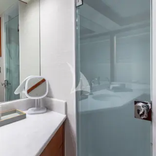 NO SHORTCUTS - Queen Ensuite
