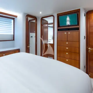 NO SHORTCUTS - Port Queen Stateroom