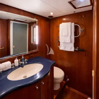 BOLERO - Ensuite guest bathroom