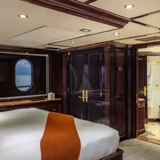 KEFI - Master King Stateroom