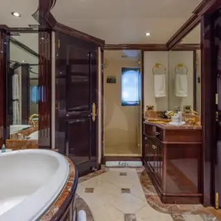 KEFI - Master Ensuite