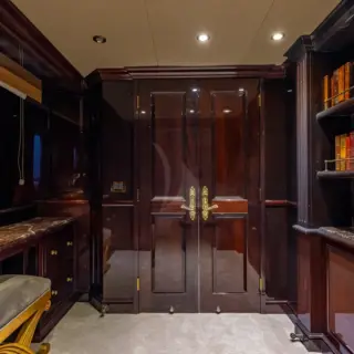 KEFI - Hallway