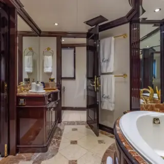 KEFI - Master Ensuite