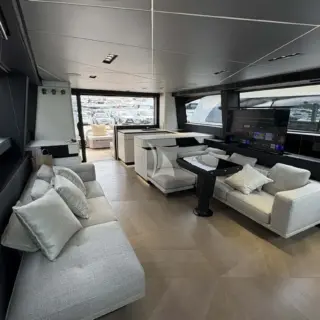 LADY C II - Image 18