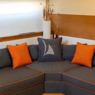 LE ONE - Main deck living room 