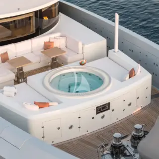 REBELS - Jacuzzi
