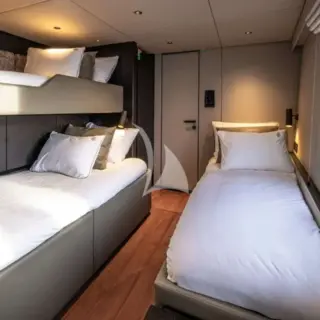 A-PLAN Guest cabin with 2 bunk beds and 1 single bed