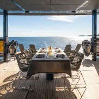 A-PLAN Main deck dining table