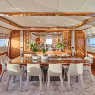 Main deck dining