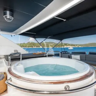 CONTE ALBERTI - Jacuzzi on the Flybridge