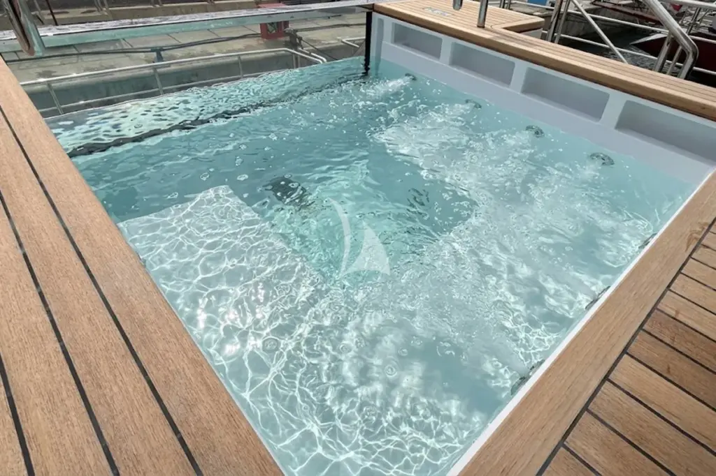 ENJOY - UD Aft Jacuzzi