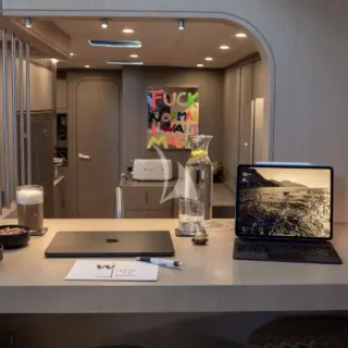 W - Image 5