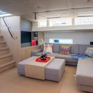 W - Image 8