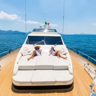 Foredeck solarium