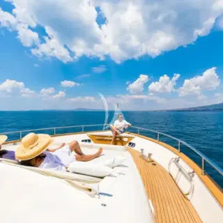 Foredeck solarium